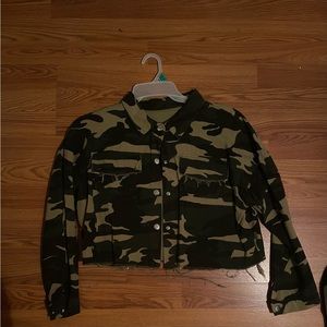 Women’s plus size Shein cropped frayed camouflage jacket size 1x